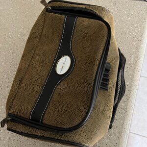 Lethers Men's travel handbag organizer .